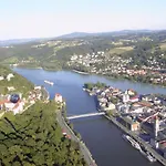 Neukirchinger شقة *